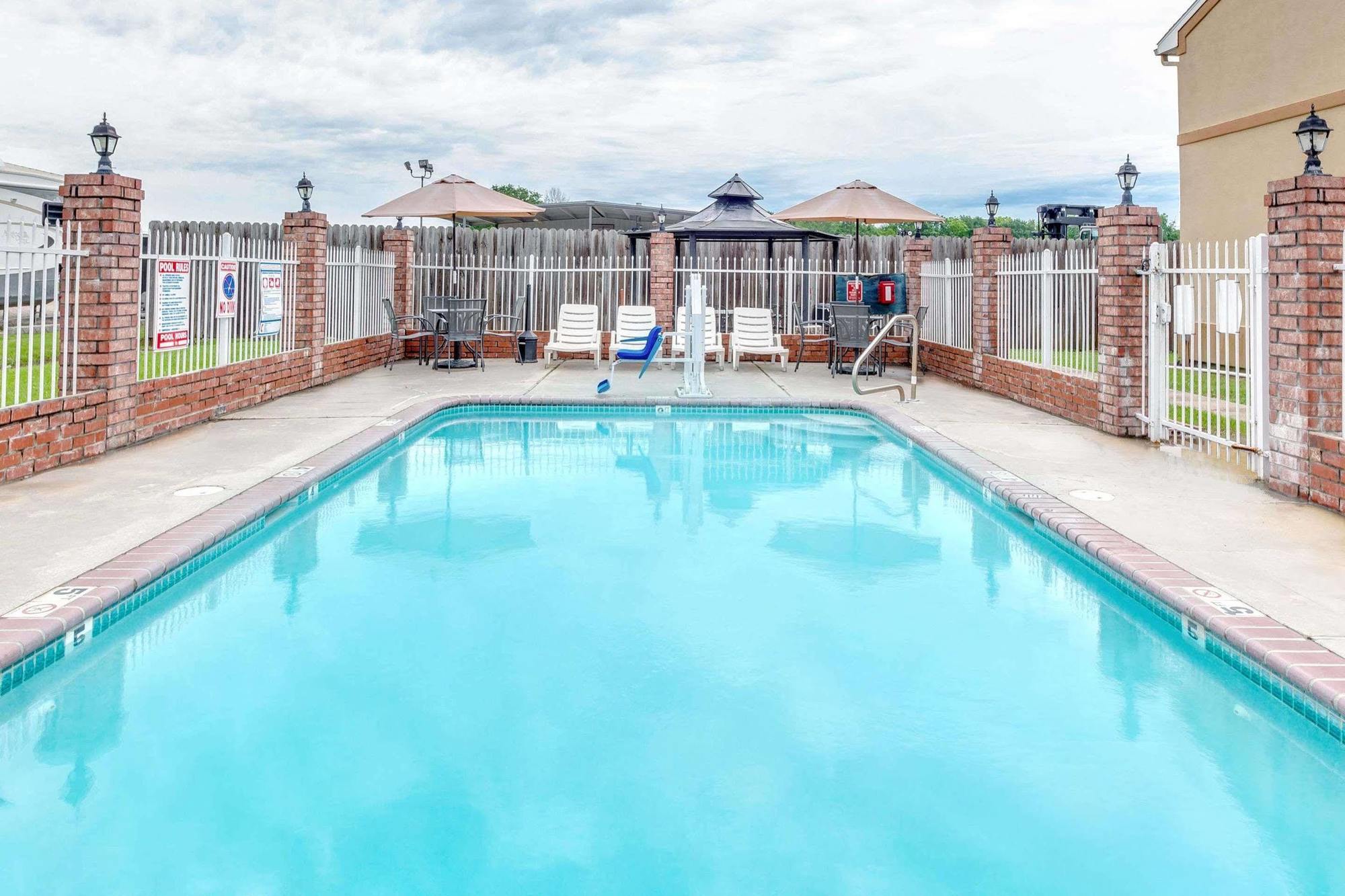 Howard Johnson By Wyndham Scott Lafayette Esterno foto